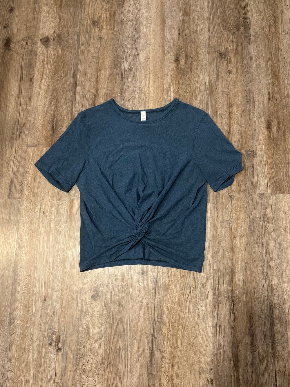 Lululemon Women's Crescent T-Shirt Size 6